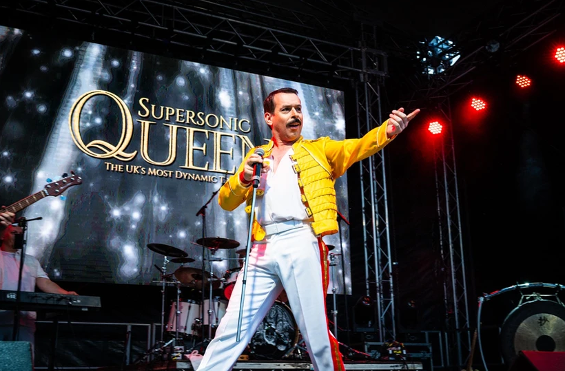 Guest Cabaret Supersonic Queen