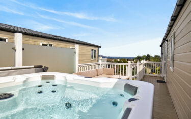 Collection Hot Tub Lodge with Sea view