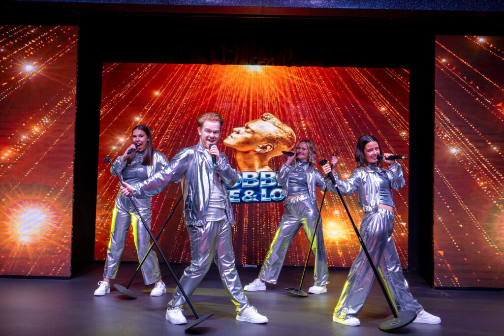 Starlight Stars Entertainment Team Robbie Live and Loud