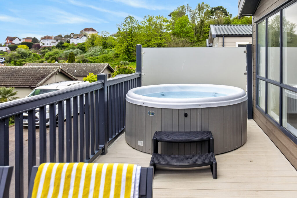 Collection Hot Tub lodge with decking